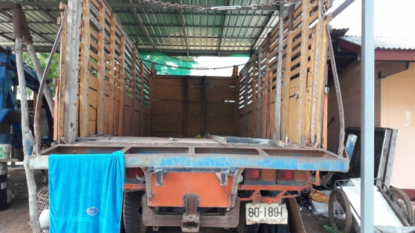 ขายIsuzu จัมโบ้ไม่ดั้ม 2เพลา สภาพสวยพร้อมใช้ติดต่อคุณอ๊อฟพิจิตร086-737-9991