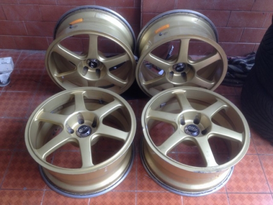 ล้อเเท้ AVS MODEL 6 17กว้าง8อ๊อฟ35 5รู114สีเดิมๆเก่าญี่ปุ่นสภาพตามรูปครับ