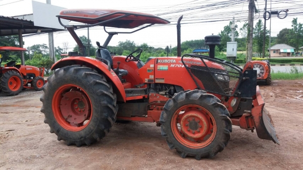 ขาย KUBOTA M7040 ดันหน้า ผาน7 สภาพพร้อมใช้งาน สภาพเดิมๆสวยๆ 3,505ชม.