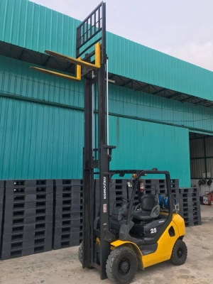 ขายฟอร์คลิฟท์  KOMATSU รุ่น FG25T-16 ขนาดยก 2.5 ตันเสา 4 เมตร เก่านอกเเท้