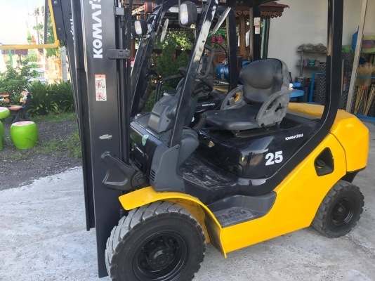 ขายฟอร์คลิฟท์  KOMATSU รุ่น FG25T-16 ขนาดยก 2.5 ตันเสา 4 เมตร เก่านอกเเท้