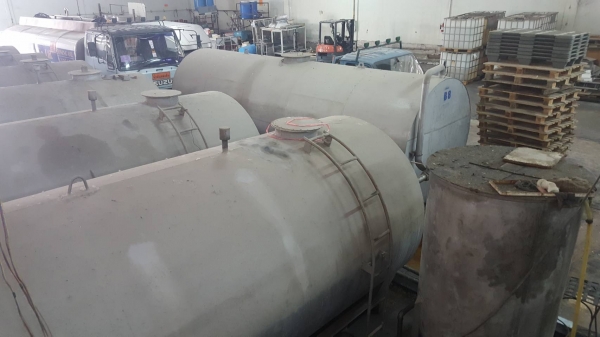 ถังน้ำมันขนาด 18000 ลิตรพร้อมใช้งานมีหลายใบ ถังน้ำมันขนาด 18000 ลิตรพร้อมใช้งานมีหลายใบ