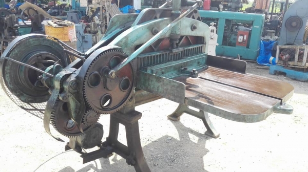 เครื่องตัดกระดาษระบบเดินเฟือง KWANG LONG หน้าตัด 3 ฟุต 90 cm ไฟ 380V เครื่องรุ่นหนักโครงสร้างหนามีดคมๆพร้อมใช้ เครื่องตัดกระดาษระบบเดินเฟือง KWANG LONG หน้าตัด 3 ฟุต 90 cm ไฟ 380V เครื่องรุ่นหนักโครงสร้างหนามีดคมๆพร้อมใช้