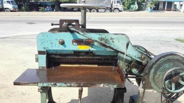 เครื่องตัดกระดาษระบบเดินเฟือง KWANG LONG หน้าตัด 3 ฟุต 90 cm ไฟ 380V เครื่องรุ่นหนักโครงสร้างหนามีดคมๆพร้อมใช้ เครื่องตัดกระดาษระบบเดินเฟือง KWANG LONG หน้าตัด 3 ฟุต 90 cm ไฟ 380V เครื่องรุ่นหนักโครงสร้างหนามีดคมๆพร้อมใช้