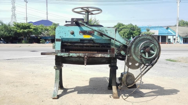 เครื่องตัดกระดาษระบบเดินเฟือง KWANG LONG หน้าตัด 3 ฟุต 90 cm ไฟ 380V เครื่องรุ่นหนักโครงสร้างหนามีดคมๆพร้อมใช้
