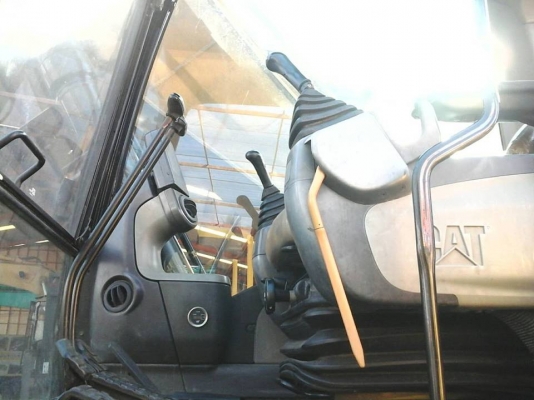 ขายรถขุด CAT 320D นำเข้าจากนอกแท้ยังไม่ใช้งานในไทยมีลายกระบอกดำใบ 80 มีแอร์เอกสารอินวอยไฟฟ้าครบสภาพเดิมๆจากนอกสวยเต็มทุกอย่างพร้อมใช้ร้านละอองดาวแทรคเตอร์นครชัยศรี
