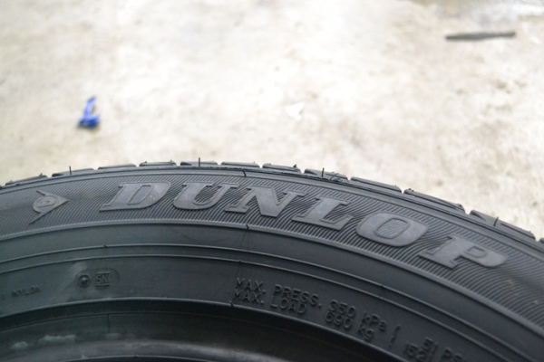 DUNLOP LM704 215/60R16 ปี17 เส้นละ 2,900 บาท