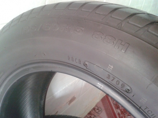 195/60/15 (ดอกเยอะ)DUNLOPSP.sport490 (4เส้น ขาย2,000฿)