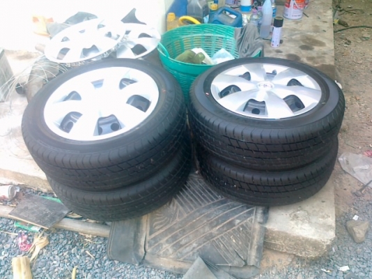 ขายล้อพร้อมยางฝาครอบ รถวีออส  สภาพยางใหม่เอี่ยมถอดจากรถป้ายแดงยังไม่ได้ใช้งาน ซื้อรถจากโชว์รูมก้มาเปลี่ยนเป็นแม็กทันทีสภาพยังไม่ได้ล้าง(รับประกันว่าใหม่เอี่ยมปี2013ออกรถมาเมื่อวานนี้เอง)