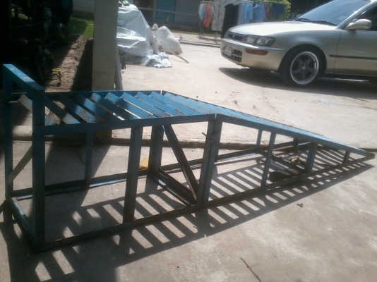 ต้องการขายบันไดขึ้นซ่อมรถ