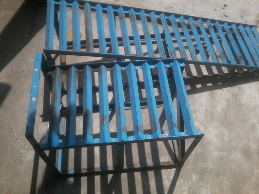 ต้องการขายบันไดขึ้นซ่อมรถ ต้องการขายบันไดขึ้นซ่อมรถ