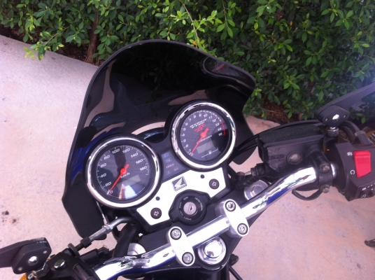cb400 รถปี. 2003 เครื่อง เทค 2. รถสวยมากๆๆเครื่องดีมาก. ของแต่งตามรูป. คับ.0878552944  อินเวอร์   กรรมสามิต แท้.
