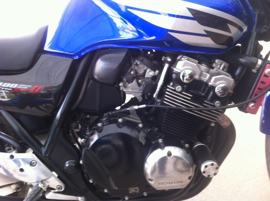 cb400 รถปี. 2003 เครื่อง เทค 2. รถสวยมากๆๆเครื่องดีมาก. ของแต่งตามรูป. คับ.0878552944  อินเวอร์   กรรมสามิต แท้.