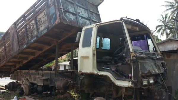 รถอิซูซุ 10  ล้อดั๊ม 210 แรงม้า ( ขายตามสภาพ )  สนใจติดต่อ 081 - 6079515