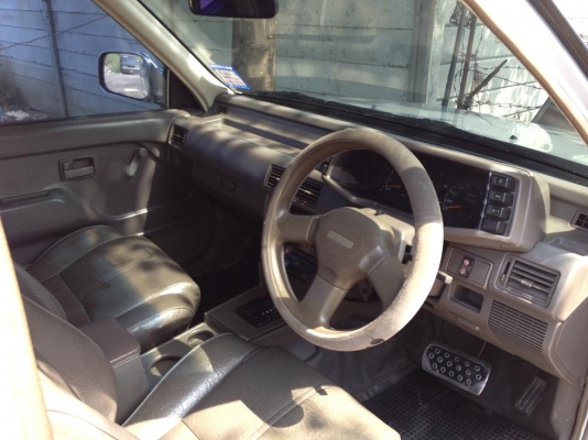 ISUZU TFR 4ประตู เครื่อง2.5หัวฉีด 1 J เกียร์ AUTO พวงมาลัยเพาเวอร์ ติดแก้สเรียบร้อยแล้ว สุดยอดประหยัด รถอเนกประสงค์ สีสวยมาก สภาพสวยสมบูรณ์ทั้งคัน ดูแลรักษาอย่างดี ไม่มีอุบัติเหตุ