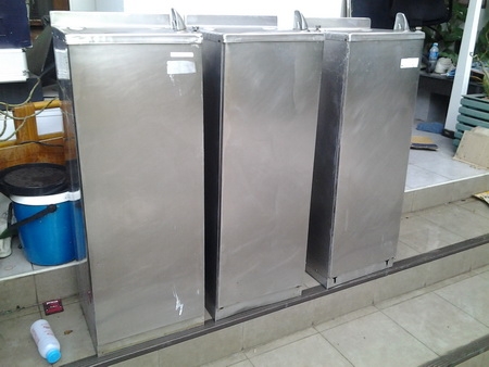 ขาย ตู้น้ำเย็น + เครื่องตอกบัตร