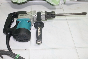 สว่านและสกัดระบบโรตารี่ยี่ห้อmakita รุ่นHR3530 สภาพดีมากพร้อมใช้ครับ สว่านและสกัดระบบโรตารี่ยี่ห้อmakita รุ่นHR3530 สภาพดีมากพร้อมใช้ครับ