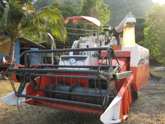 ขายรถเกี่ยวข้าว KUBOTA DC 68G พร้อมใช้ สภาพสวย!!