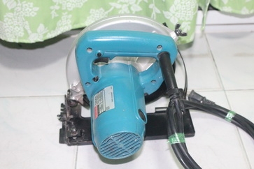 เลื่อยวงเดือน 7 นิ้ว makita รุ่น 5806B (1,050w.) สภาพพร้อมใช้งานครับ