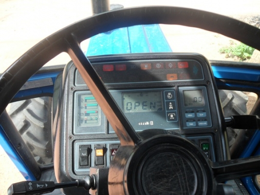 ขาย รถไถฟอร์ด7610 NEW HOLLAND 2เพลา คานหน้าคาราโร่