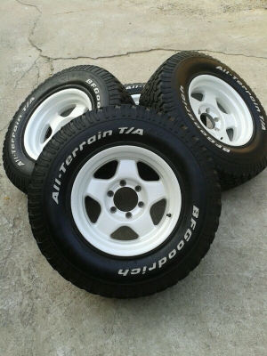 ขาย BF All 265/75 R16 ปี 10 พร้อมล้อลาย Bredley ขาย BF All 265/75 R16 ปี 10 พร้อมล้อลาย Bredley