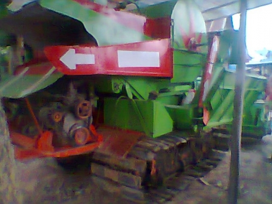 รถเกี่ยวข้าวพร้อมรถเทนเลอร์