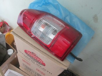 ขาย ไฟท้าย ข้างขวา RH รถ Dmax ถอดแท้จากรถ