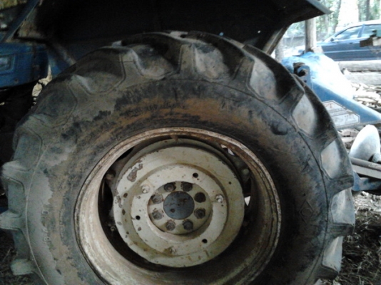 ขาย รถไถ FORD 6610 เสื้อลาย ตัวเต็ม สภาพพร้อมใช้งาน  ยางดี 4เส้น พร้อมอุปกรณ์ 2ชิ้น ใบดัน ผาน5CMT เอกสารเล่มทะเบียน พร้อมใช้ พร้อมลุยงาน ราคาต่อรองได้ครับ