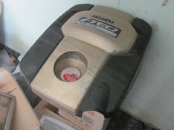 ขาย ฝาพลาสติกครอบเครื่อง Dmax ของแท้ติดรถ ไม่มีรอยแตก ขาย ฝาพลาสติกครอบเครื่อง Dmax ของแท้ติดรถ ไม่มีรอยแตก