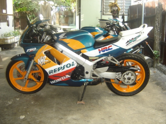 NSR PROARM  150SP ลาย REPSOL, CASTROL และ สีแดง  ทำสีใหม่ทั้งคัน สวยมาก กทม ไปรษณีย์ ยานนาวา กทม ตรงข้ามปั้ม เซลล์ สนใจติดต่อ คุณ เจ  โทร. 0808051985 กทม