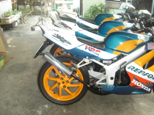 NSR PROARM  150SP ลาย REPSOL, CASTROL และ สีแดง  ทำสีใหม่ทั้งคัน สวยมาก กทม ไปรษณีย์ ยานนาวา กทม ตรงข้ามปั้ม เซลล์ สนใจติดต่อ คุณ เจ  โทร. 0808051985 กทม