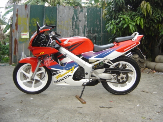 NSR PROARM  150SP ลาย REPSOL, CASTROL และ สีแดง  ทำสีใหม่ทั้งคัน สวยมาก กทม ไปรษณีย์ ยานนาวา กทม ตรงข้ามปั้ม เซลล์ สนใจติดต่อ คุณ เจ  โทร. 0808051985 กทม