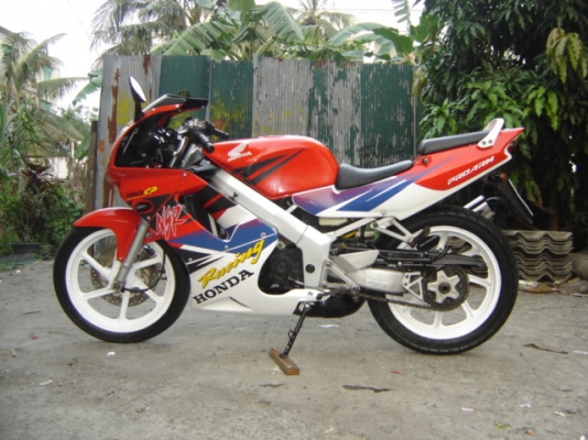 NSR PROARM  150SP ลาย REPSOL, CASTROL และ สีแดง  ทำสีใหม่ทั้งคัน สวยมาก กทม ไปรษณีย์ ยานนาวา กทม ตรงข้ามปั้ม เซลล์ สนใจติดต่อ คุณ เจ  โทร. 0808051985 กทม