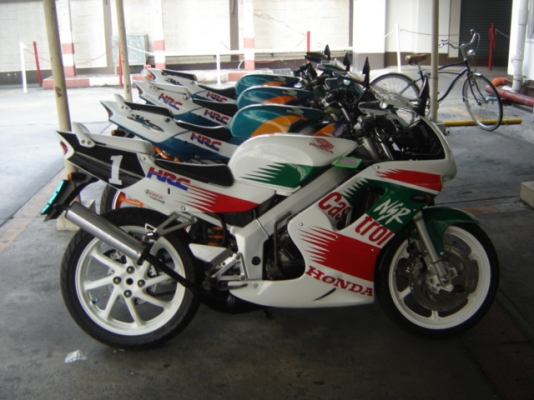 NSR PROARM  150SP ลาย REPSOL, CASTROL และ สีแดง  ทำสีใหม่ทั้งคัน สวยมาก กทม ไปรษณีย์ ยานนาวา กทม ตรงข้ามปั้ม เซลล์ สนใจติดต่อ คุณ เจ  โทร. 0808051985 กทม