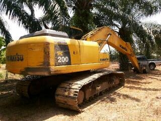 รถแบคโฮ KOMATSU 200 - 8  รถทำงาน 5000 กว่า ซม.  สนใจติดต่อ 081 - 6079515