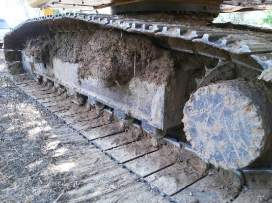 รถแบคโฮ KOMATSU 200 - 8  รถทำงาน 5000 กว่า ซม.  สนใจติดต่อ 081 - 6079515