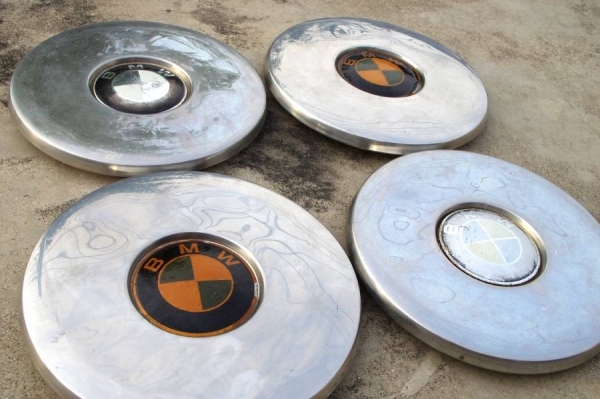 ฝาครอบล้อ bmw เก็บจนเก่าถูกๆ ครับ