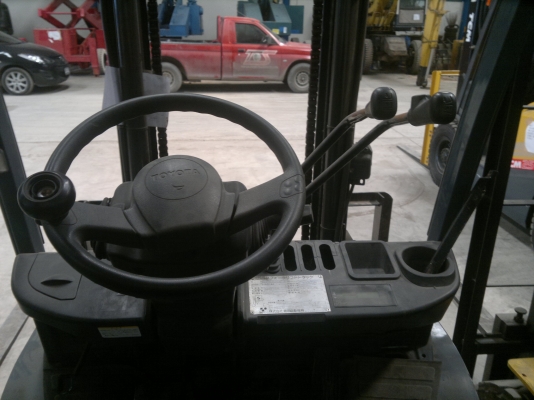 ขายรถฟอร์คลีฟท์ TOYOTA 8FGL20 เสา3M ออโต้ปี2007, 4527 ชม.สภาพดี รถนอกนำเข้า ติดต่อ มานะ 085-9049669