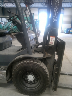 ขายรถฟอร์คลีฟท์ TOYOTA 8FGL20 เสา3M ออโต้ปี2007, 4527 ชม.สภาพดี รถนอกนำเข้า ติดต่อ มานะ 085-9049669