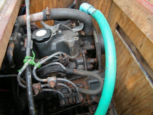 ขายเรือ 20ฟุต + เครื่องดีเซลวางท้องเรือ 3สูบ พร้อมอุปกรณ์หากิน