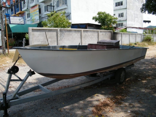 ขายเรือ 20ฟุต + เครื่องดีเซลวางท้องเรือ 3สูบ พร้อมอุปกรณ์หากิน