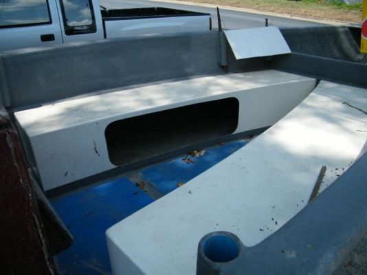 ขายเรือ 20ฟุต + เครื่องดีเซลวางท้องเรือ 3สูบ พร้อมอุปกรณ์หากิน