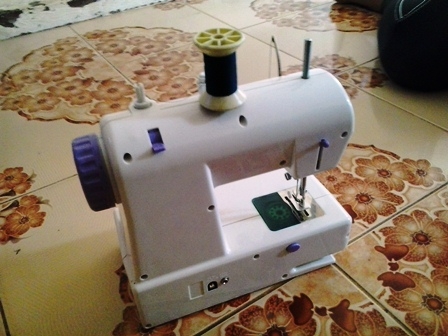 จักรเย้บผ้าขนาดเล็ก พกพาได้ สภาพใหม่ ใช้งานน้อย ราคาถูก จักรเย้บผ้าขนาดเล็ก พกพาได้ สภาพใหม่ ใช้งานน้อย ราคาถูก