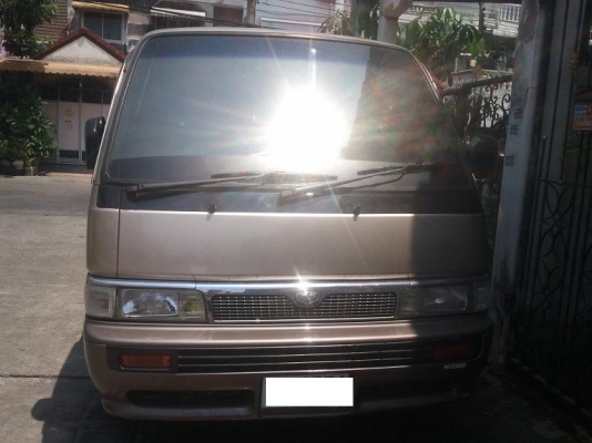 รถตู้ Nissan สีทอง เกียร์ออโต้ ภายในสวย เบาะกำมะหยี่ แอร์เย็นฉ่ำ ^_^ มีทะเบียนค่ะ