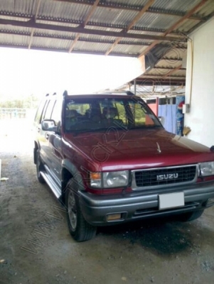 รถกระบะ 4 ประตู ยี่ห้อ ISUZU