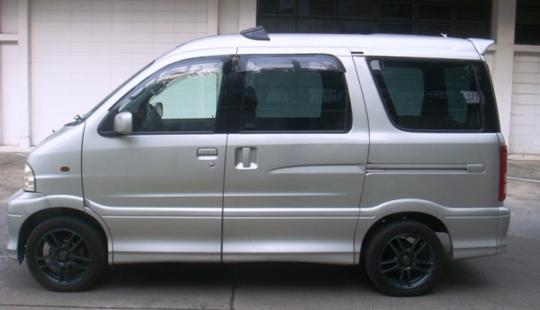 รถตู้เล็ก Toyota Sparky ขายถูก ๆ 380,000 บาท