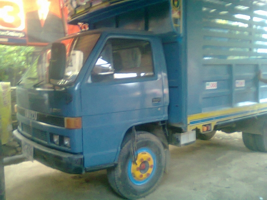 ขายหกล้อNPR115แรงม้ารถบ้านสภาพพร้อมใช้