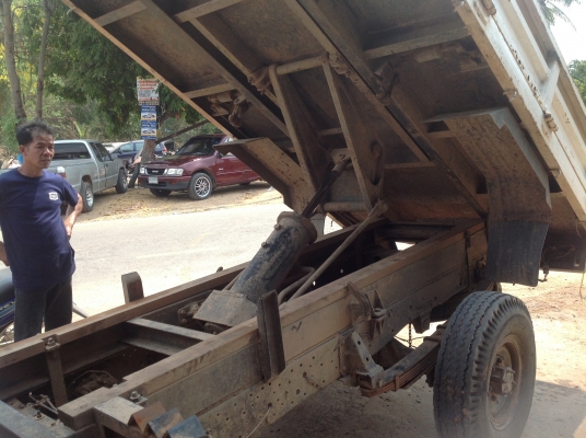 ขาย 4 ล้อดั้ม ISUZU. NKR. 88 สภาพดี พร้อมใช้ ภาษีเต็มเล่มพร้อมโอน