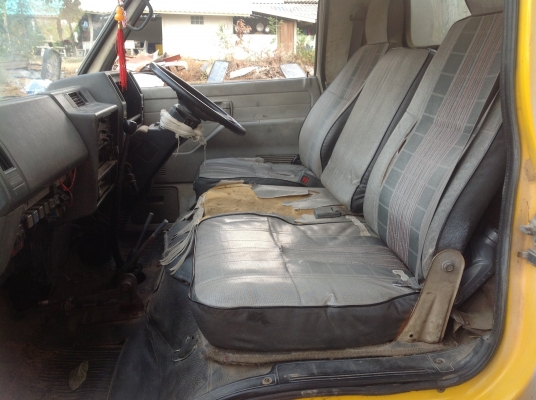 ขาย 4 ล้อดั้ม ISUZU. NKR. 88 สภาพดี พร้อมใช้ ภาษีเต็มเล่มพร้อมโอน