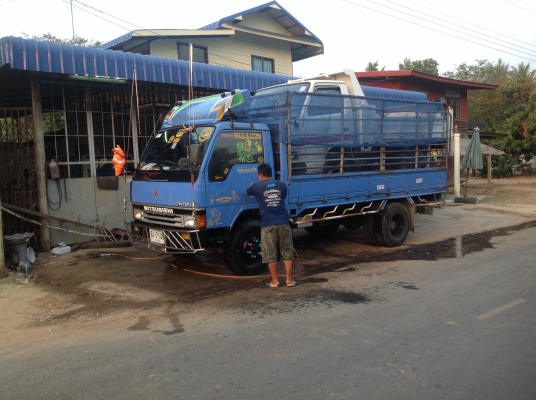 ขาย 4 ล้อดั้ม ISUZU. NKR. 88 สภาพดี พร้อมใช้ ภาษีเต็มเล่มพร้อมโอน
